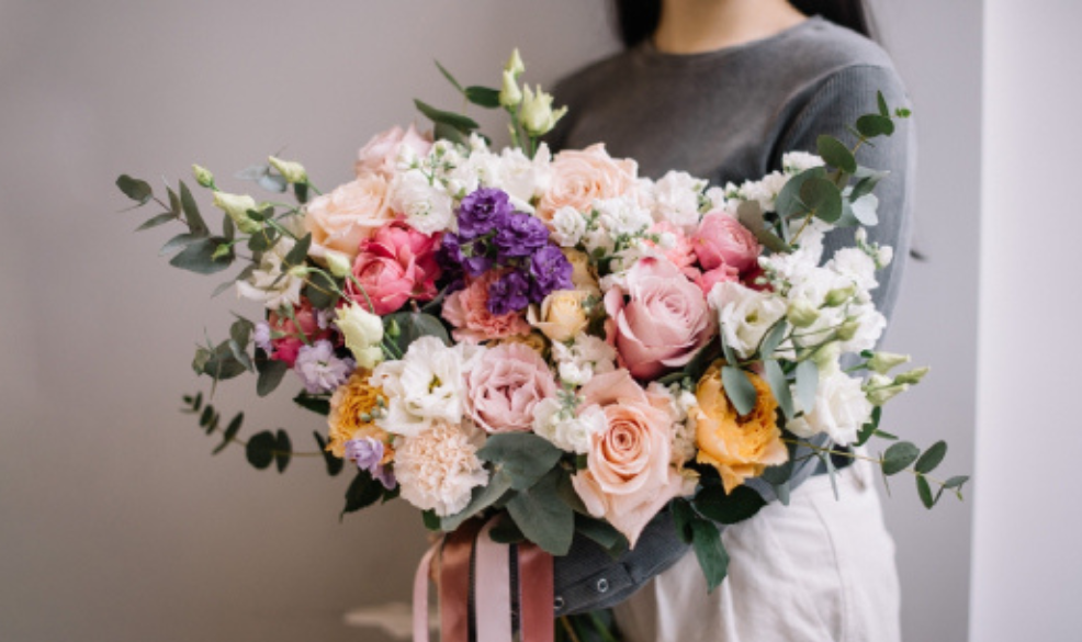 The Advantages of Choosing a Local Florist for Your Flower Purchase