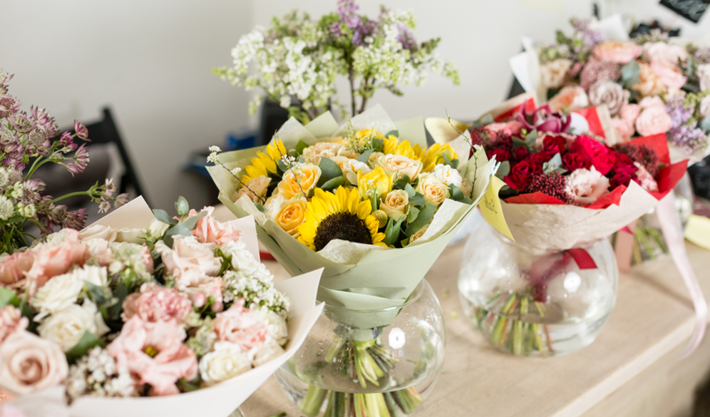 Guide to Select the Best Flower Arrangements and Get Same-Day Delivery in Dubai