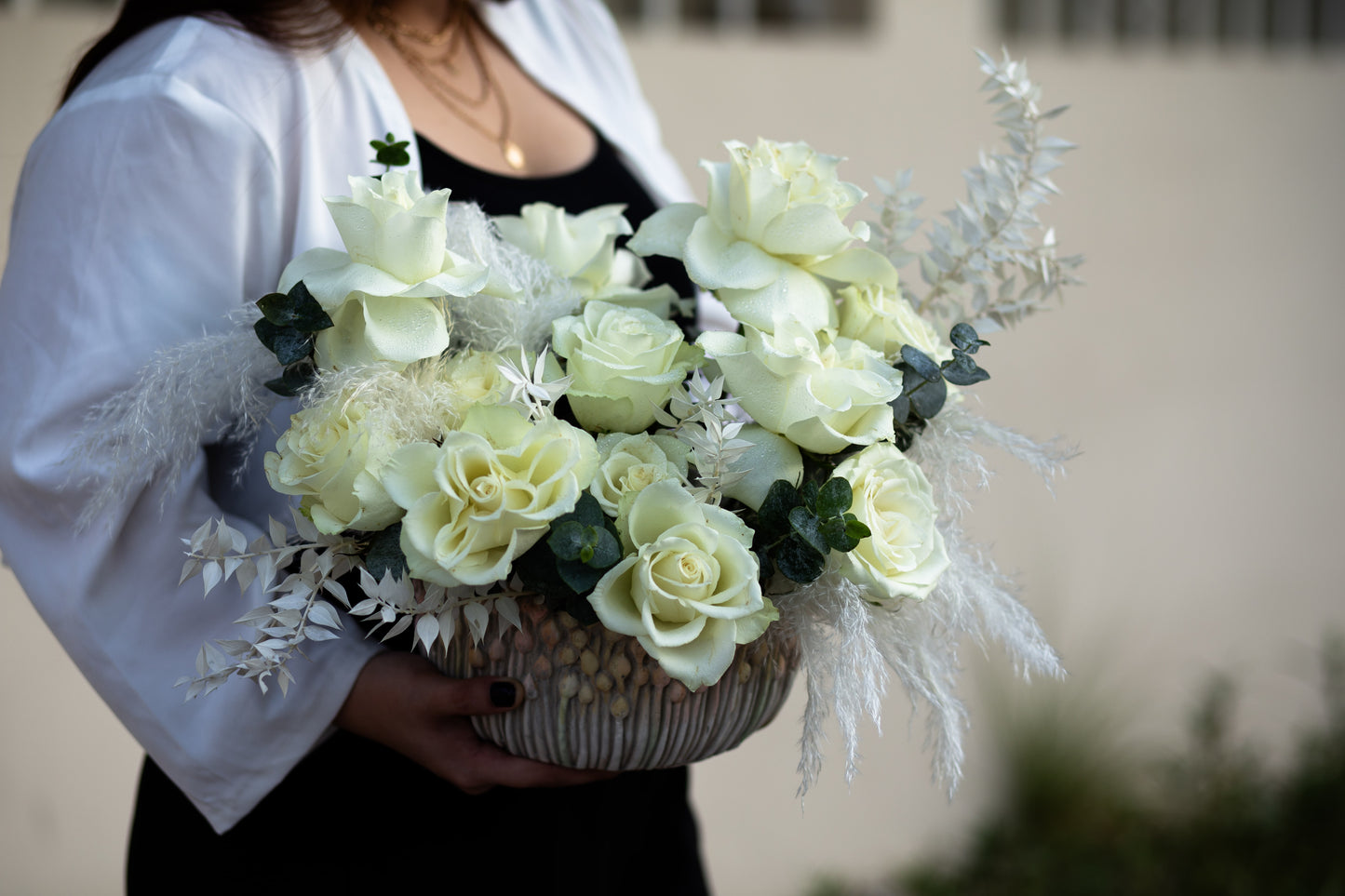 White Roses Pot